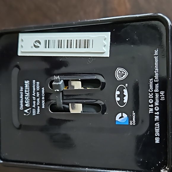 BATMAN Yellow Stripe Band Sport Watch by Accutime (New) - Picture 4 of 4